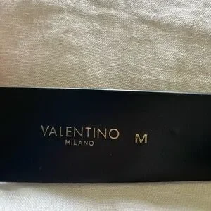 Brand new Women’s Valentino Belt 

Worn once, size Medium! Valentino | Accessories | Brand New Womens Valentino Belt  main image 3